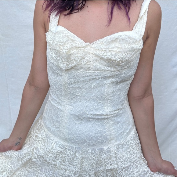 Lilli Diamond Lace Dress - Picture 3 of 13